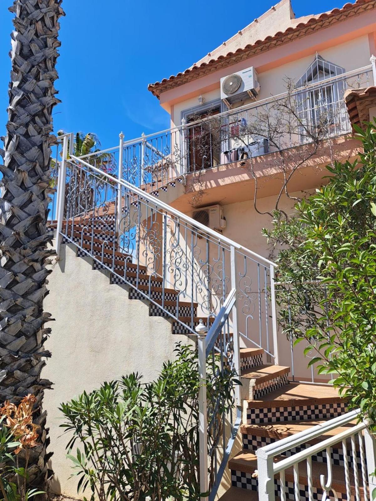 Schoenes Ruhiges Rooftop Apartment Mit Grosser Dachterrasse Торевьиа Экстерьер фото